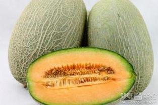 睡觉前吃哈密瓜会水肿吗,水肿风险知多少？”